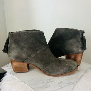 TOMS Leila Suede Block Heel Bootie, Fall Ankle Boot, Gray/Sage, Size 9.5,‎